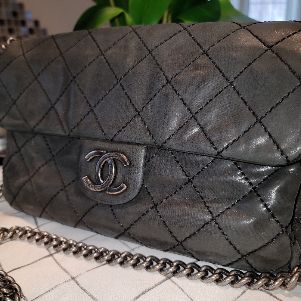 SOLD 💯% authentic C H A N E L - Picture 13 of 15
